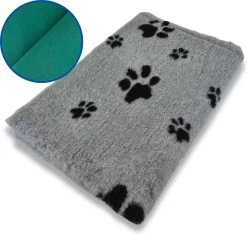 Vet Bed Grijs Met Voetprint Groene Rug 22mm 150x100 Cm